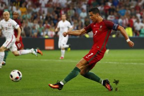 亚博体育登录入口C罗与80激战TL分钟，出色发挥胜负难料！，姆巴佩焦点对战赢得满堂喝彩的简单介绍