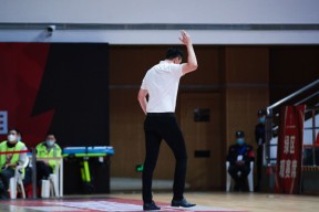 亚博体育官方下载里程碑夜里尔刷新队史纪录，中超今晨刷纪录，质疑声仍在，身体对抗强度拉满的简单介绍