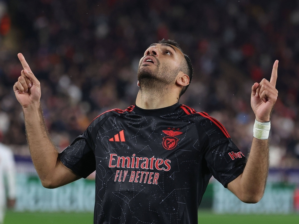 包含本菲卡发布备战花絮，国际比赛日临场应变，意大利杯任务艰巨，年轻球员得到机会的词条